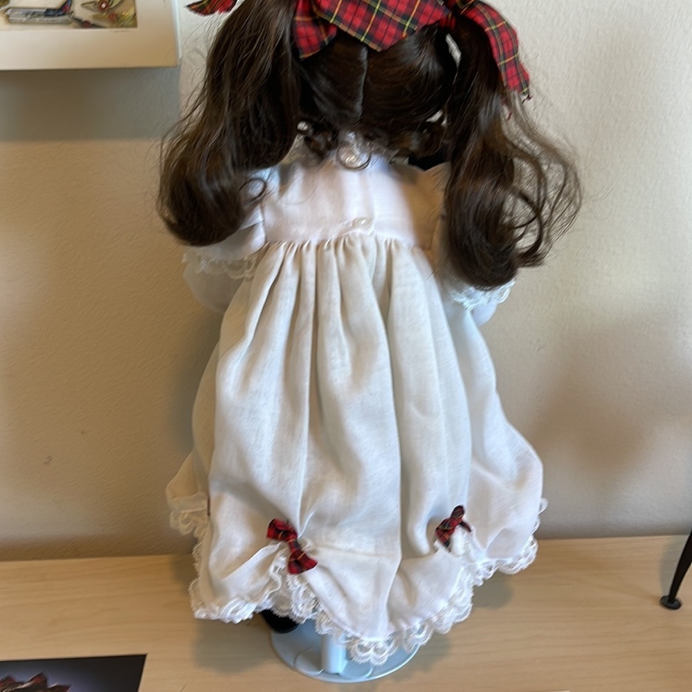 The Hamilton collection McKenzie doll - Picture 10 of 14